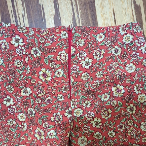 Floral Bermuda Long Shorts - Picture 4 of 4